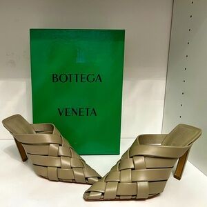 BOTTEGA VENETTA Lagoon Nappa Mules - BRAND NEW!!